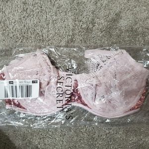 Victoria secret 32dd bra